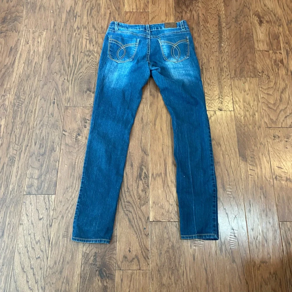 Paris Blues Women’s Size 9 Jeans Blue Mid Rise Straight Leg Distressed - Picture 5 of 9